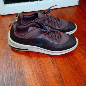 Nike size 11 men's brown and cream Air max